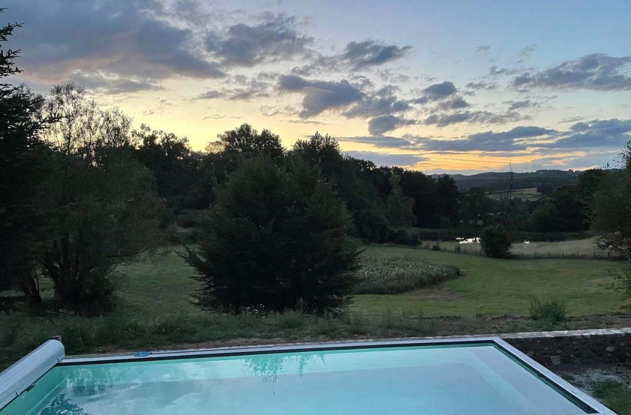 Une Pause En Correze Sarroux Exterior photo